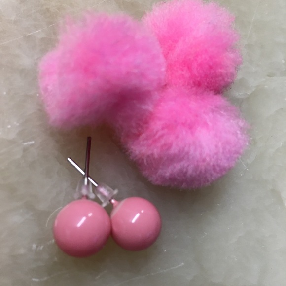 🎈Sale 🎈2 for $10 NWOT 80’s style pink ball post earrings rubber backs - Picture 2 of 4